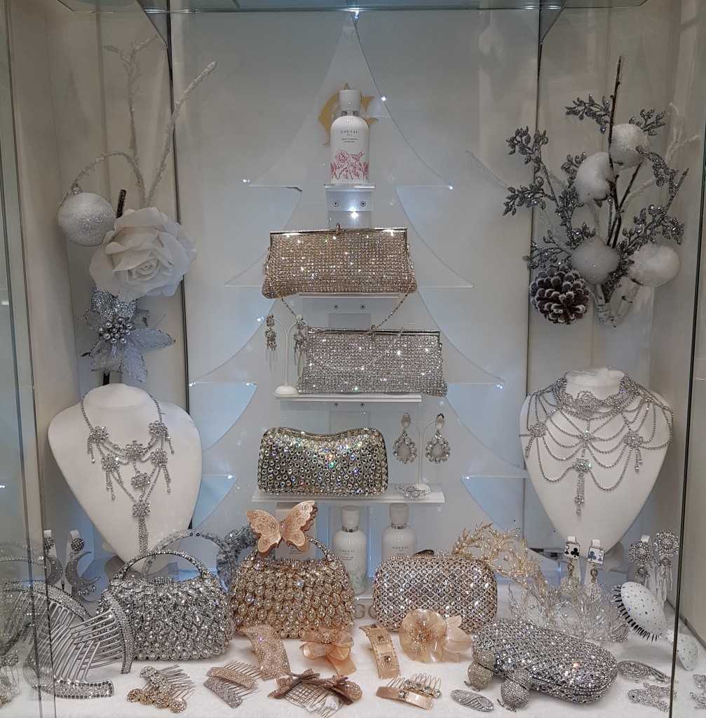 Bijoux gioielli e accessori donna di Profumerie Castelli Roma